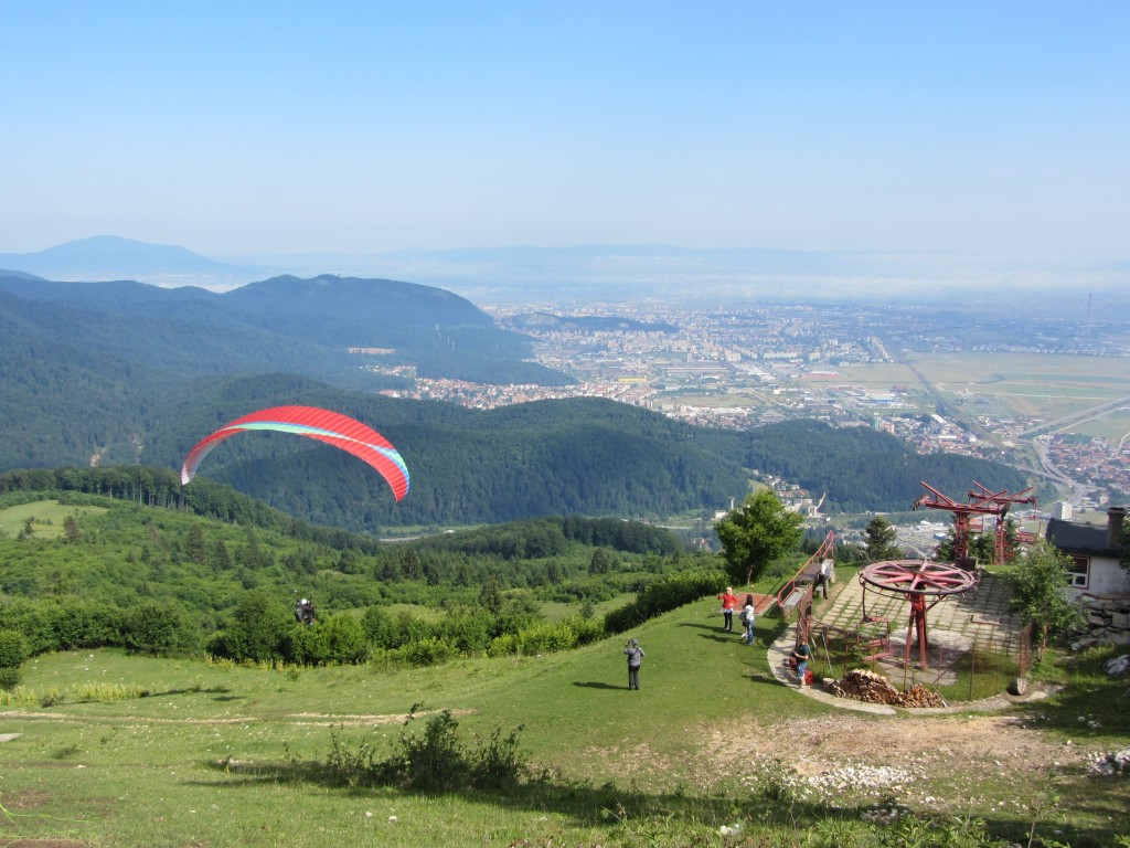 Crinu flies a tandem from Bunloc with the city of Brașov in the background